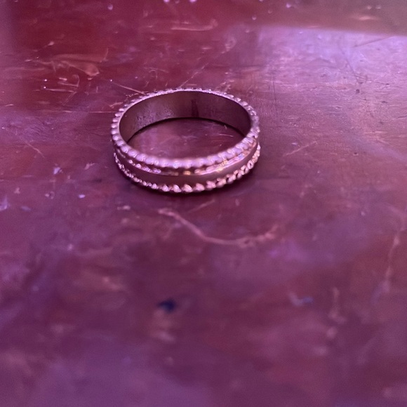 Gold ring - Picture 1 of 3